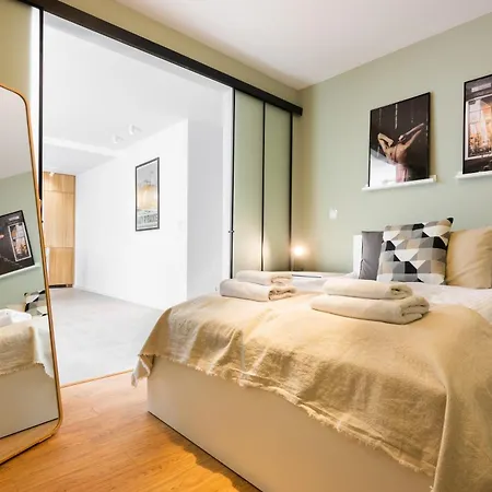 Przestronny Vermelo Parking Apartment