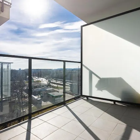 Przestronny Vermelo Parking