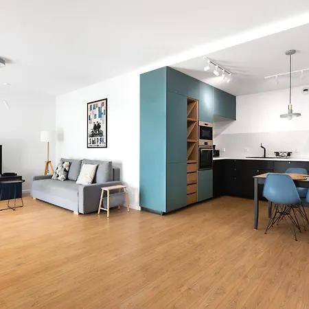 Przestronny Vermelo Parking