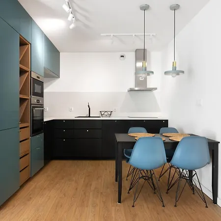 Przestronny Vermelo Parking